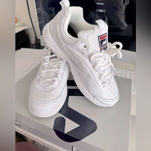 NWT/New In Box Fila Women’s Disarray Sneaker. Size 6.5